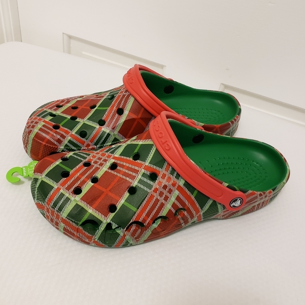 NWT CROCS BAYA HOLIDAY PLAID CLOGS SIZE Mens size 12 FESTIVE, FUN, COMFY
